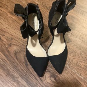 Black bow heels. Size 7/8 gently worn